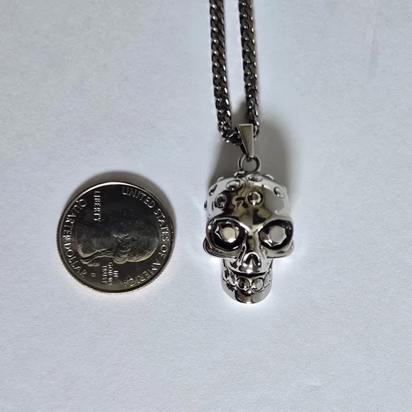 Alexander McQueen Skull Necklace Silver - Picture 4 of 9